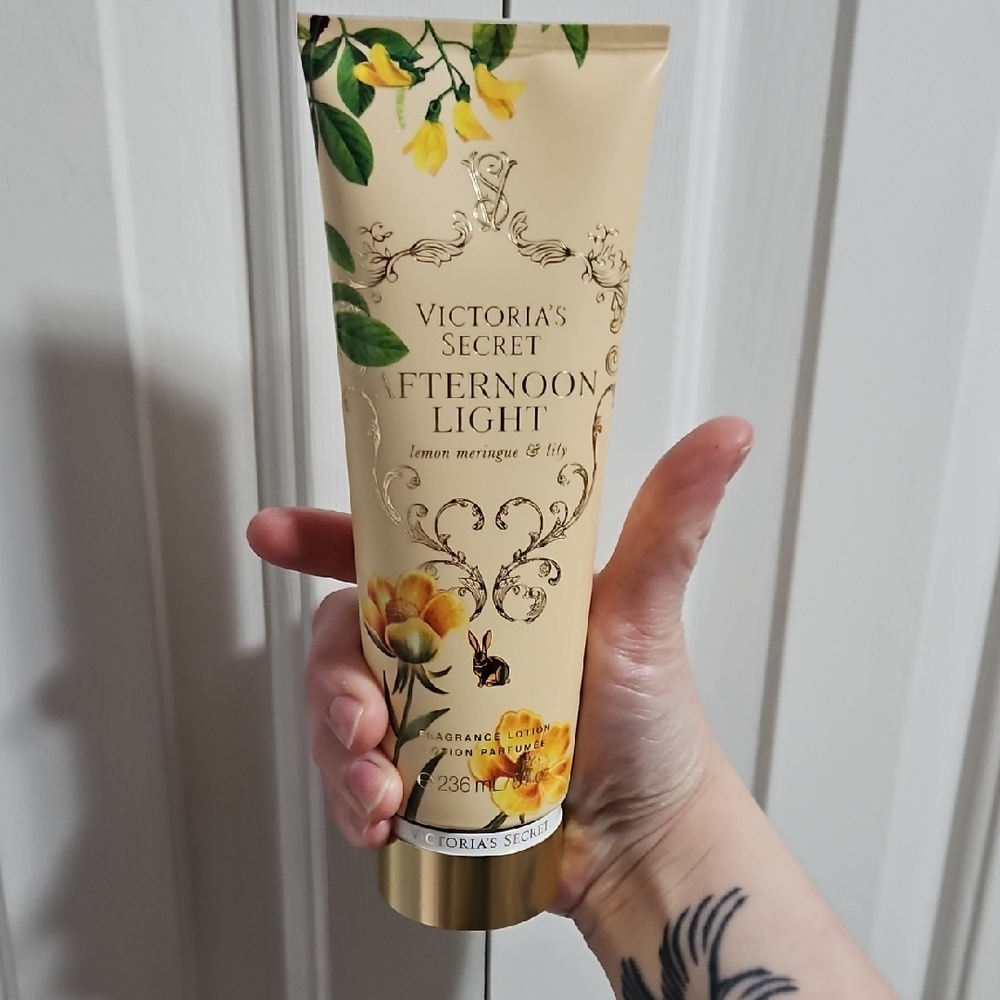 NWT Victoria's Secret Afternoon Light